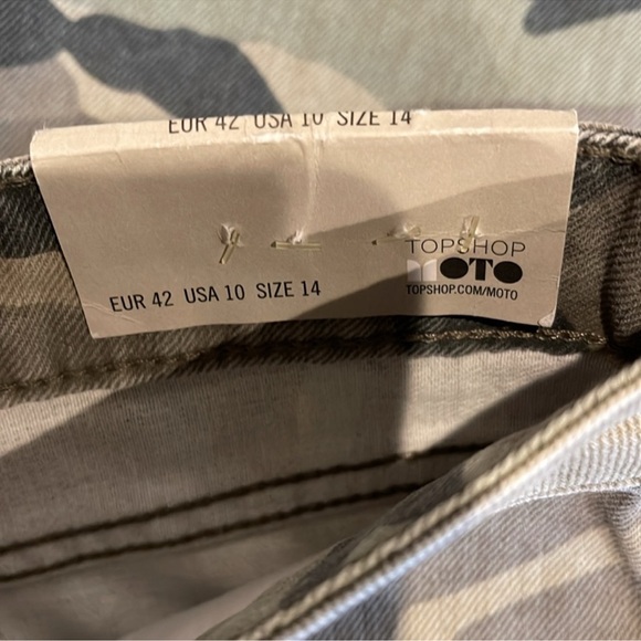Topshop High Rise Mom Camo Print Cutoff Shorts s10 - Picture 4 of 5